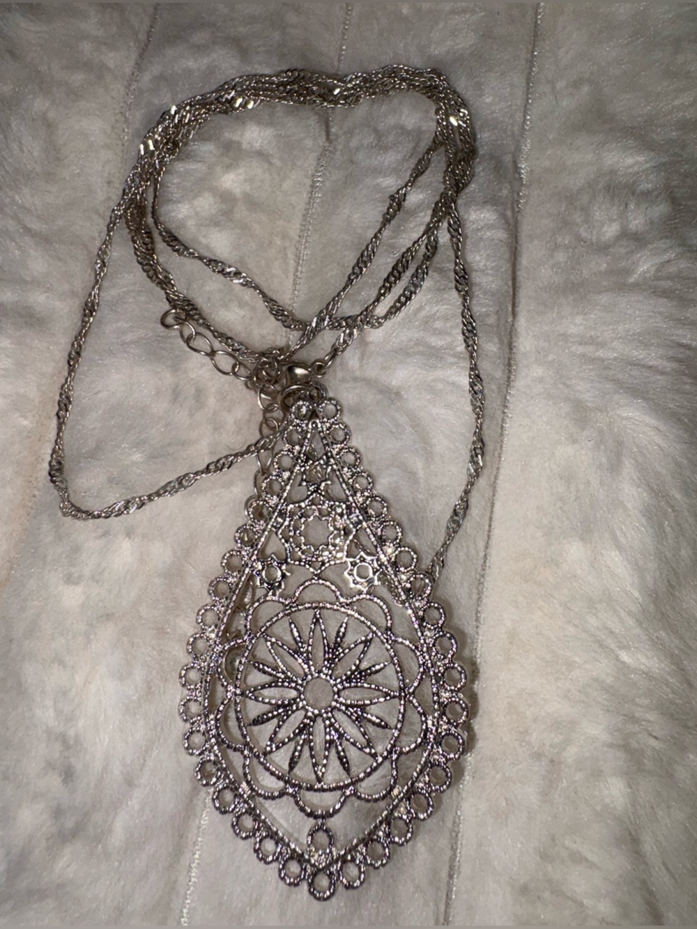 Silver Filigree Pendant Necklace